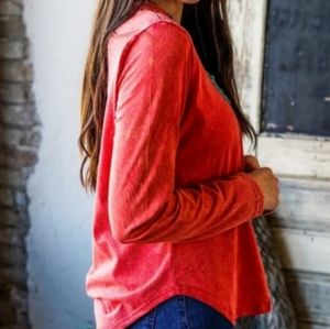 L&B Red acid washed tee